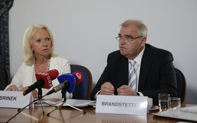 Justizminster Wolfgang Brandstetter und Volksanwältin Gertrude Brinek; (c) BKA/Hans Hofer